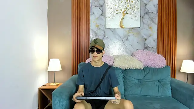 XXX chat uživo modela SKYN_MAN