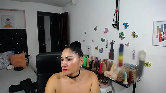 Chat +18 de mature_bigboobs10 ao vivo