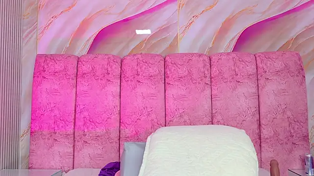 emmacurvy Adlı Modelin Canlı XXX Sohbeti