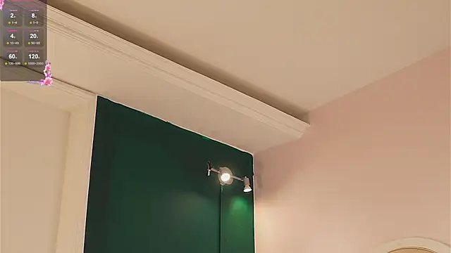 Онлайн чат XXX caroline_adams_