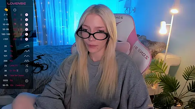 AnyaTaylor_: απευθείας συνομιλία ΧΧΧ