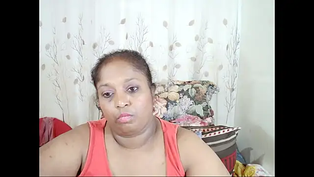 Chatroom XXX en direct de Indiantasha