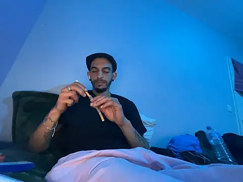 Chatroom XXX en direct de Rebeu313