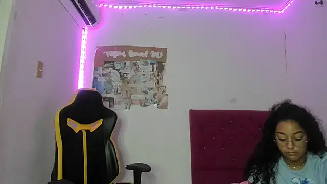 emily_stars1's Webcam Show