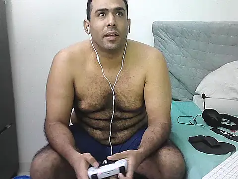 AlphaLatinoBear Live XXX-Chat