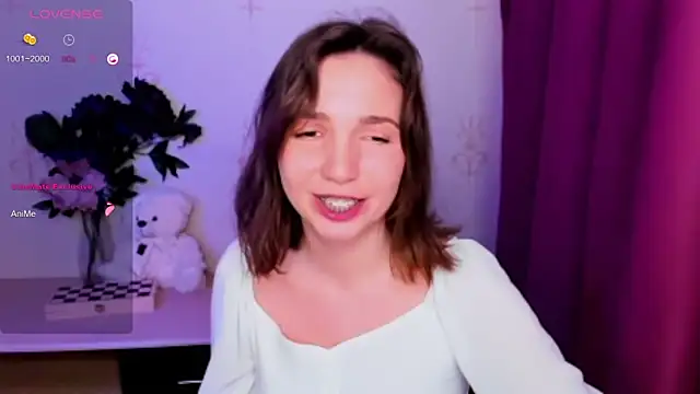 Chat XXX en directo de KindHazelHere_