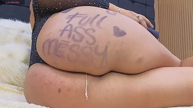 messy-saray's Live XXX Chat