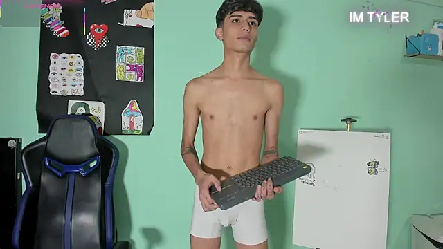 Show de TYLERhHOT2005 na webcam