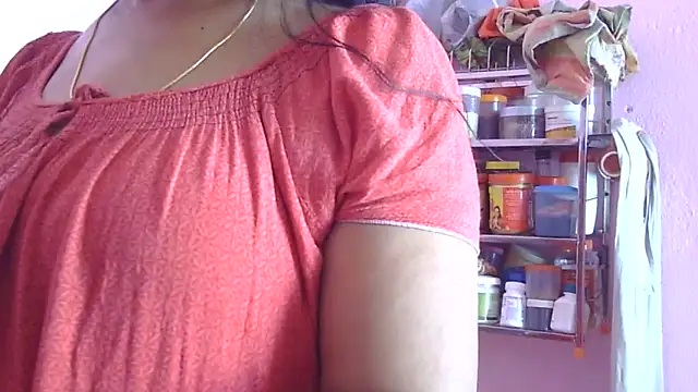 Pooja-suman Chat XXX in diretta