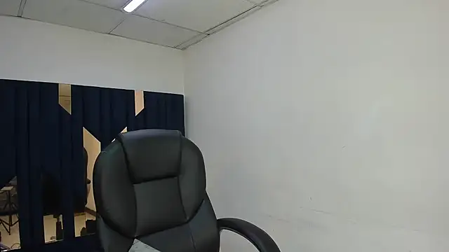 Chat XXX en directo de Aisha_hotts777