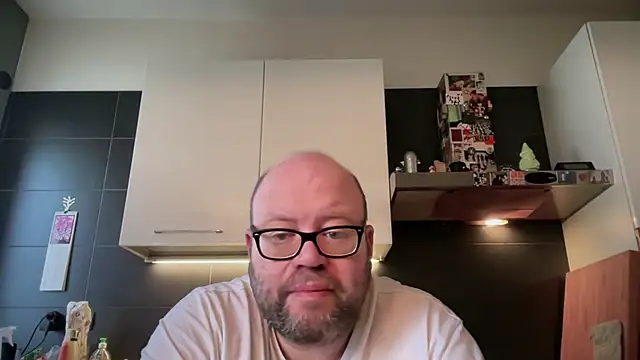 theitalianbear: διαδικτυακό σόου στην κάμερα