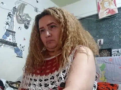 Perla1981--'s Live XXX Chat