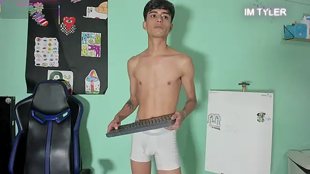 Webkamerová show TYLERhHOT2005