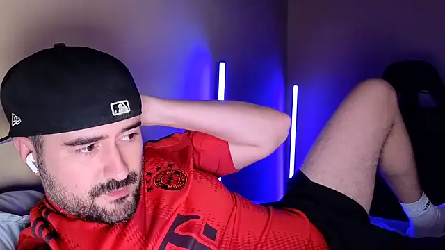 Chat +18 de DominantTheo ao vivo