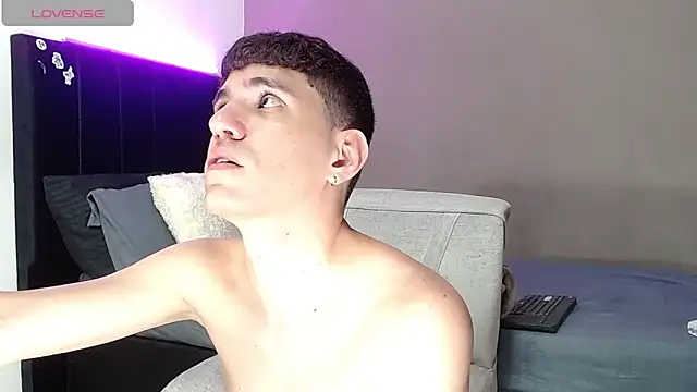 Chat XXX en directo de Matteo12_