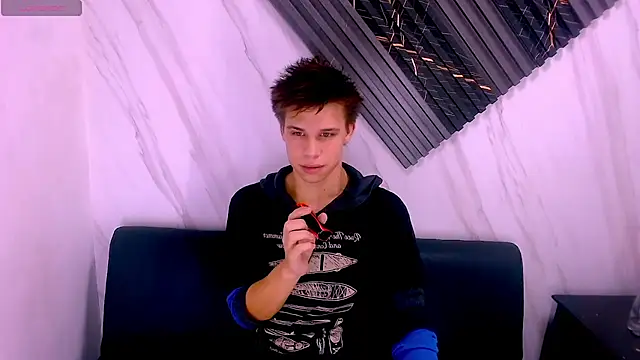 Liam_York_ Adlı Modelin Canlı XXX Sohbeti