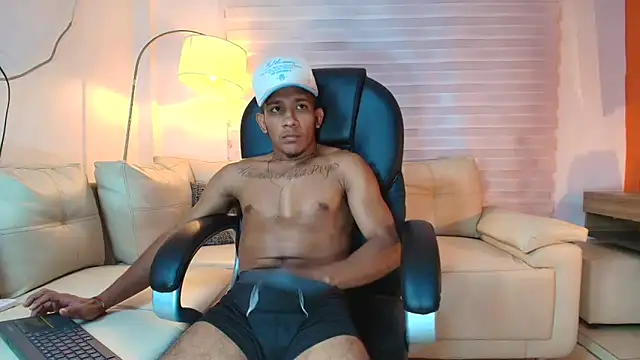 Show modela ricky_spensar23cm_ na web-kameri