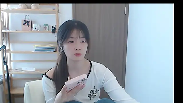 Mimi-cnbabyのライブXXXチャット