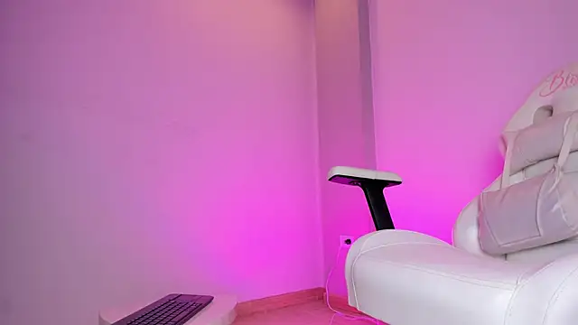 stefy_bratz: διαδικτυακό σόου στην κάμερα