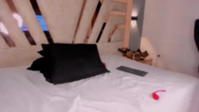 REINA_ADAHARA webcam show