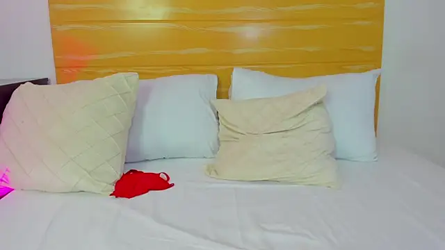 XXX chat uživo modela mia_watsonn_