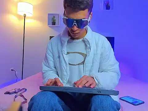 Chat +18 de Noahh_Saky ao vivo