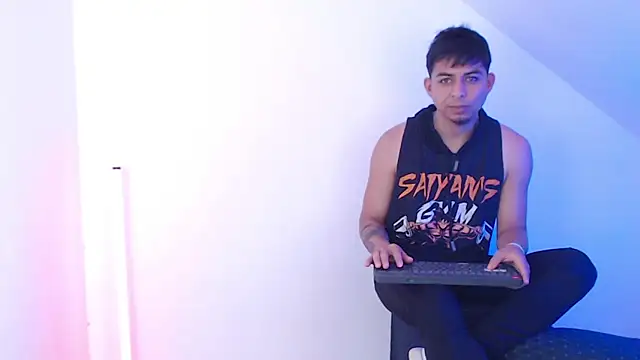 ALPHA_LATINO: вебкам-шоу