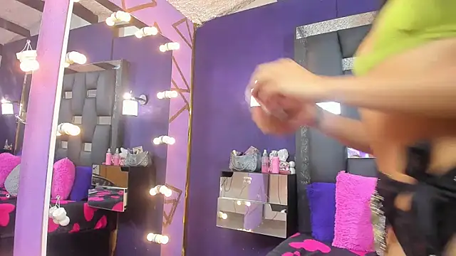 EMYCLARK01's Live XXX Chat