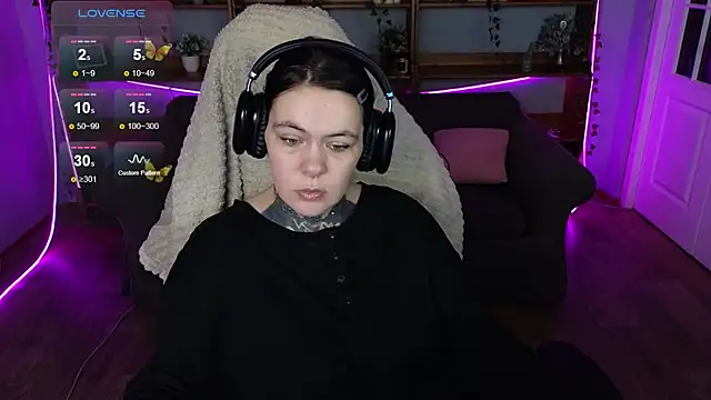 QwertyAnnie_Lbo Adlı Modelin Canlı XXX Sohbeti