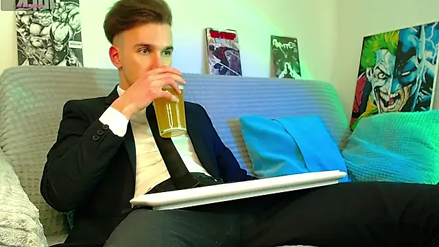 Midnighter_ Show in webcam