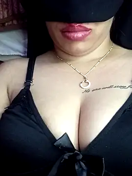 Zouzou_sexy Adlı Modelin Web Kamerası Şovu