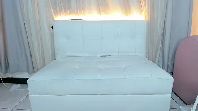 Chat +18 de Litzy1_ ao vivo