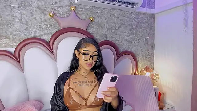 Mia_Jansen élő XXX-chatje