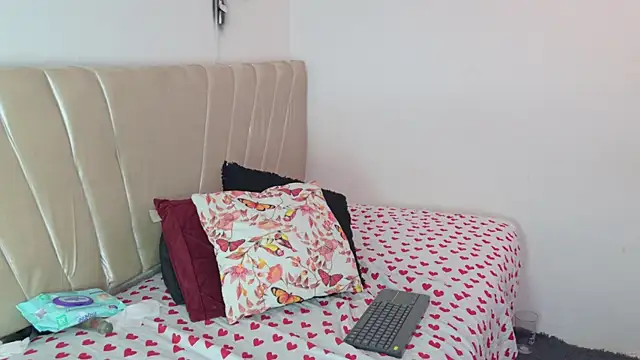 aly_n_sebas Show in webcam