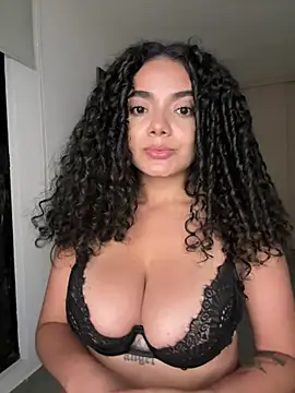 Curlyierr live XXX chat