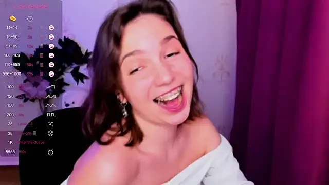 Онлайн чат XXX KindHazelHere_