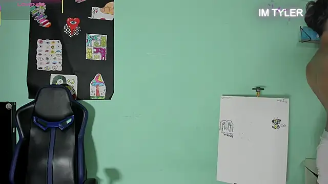 TYLERhHOT2005 webcam show