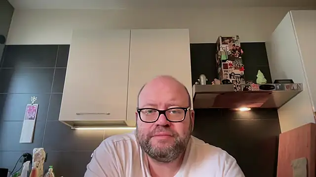 Show modela theitalianbear na web-kameri