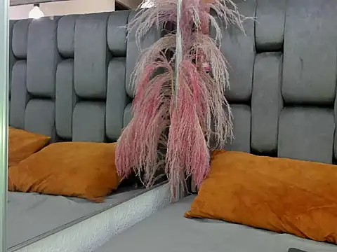 JESSYCORTES élő XXX-chatje