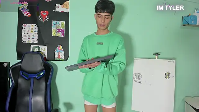 Вебкам-шоу TYLERhHOT2005