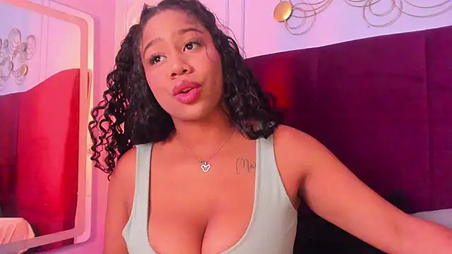 Sofi_Fox_ Adlı Modelin Canlı XXX Sohbeti