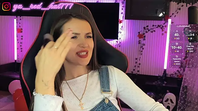 Show modela -RED_HAT- na web-kameri