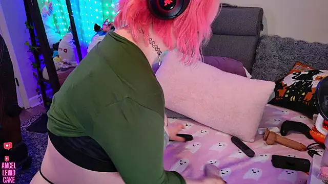 XXX chat uživo modela Angel-Lewd-Cake