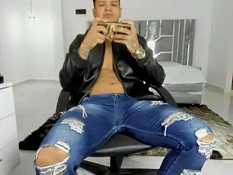 master_leather 即時 XXX 聊天