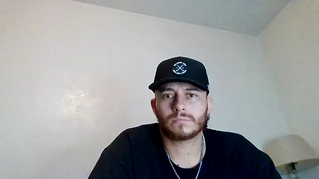 TallHungandCloudy69 Show in webcam