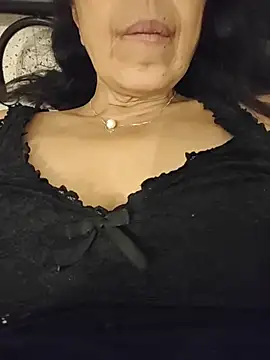 NakedMILFx Chat XXX in diretta