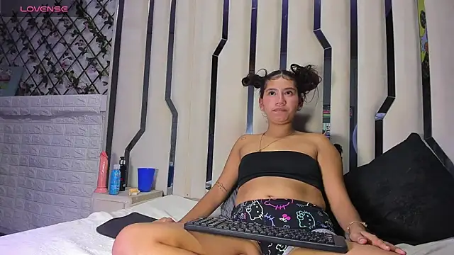 Chat +18 de MilaDivine ao vivo