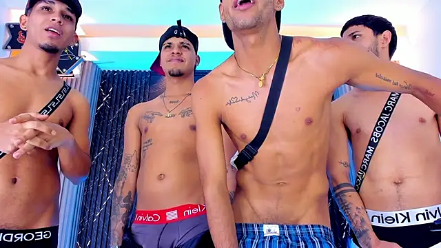 Show modela the_knights_of_the_night_ na web-kameri