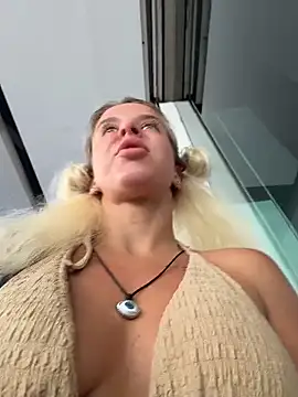 XXX chat uživo modela LikaCat