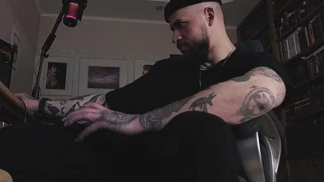 Chatroom XXX en direct de FindomJason